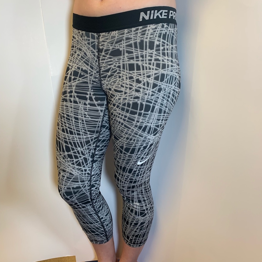Nike pro crop leggings